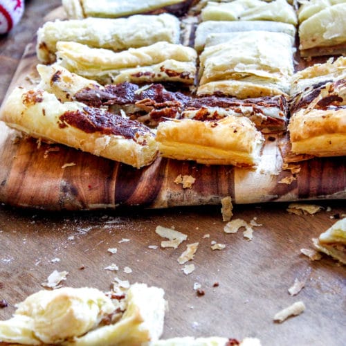 If you're hosting a quick shindig or a perfectly planned party, these last minute holiday party apps are so simple it feels like cheating!