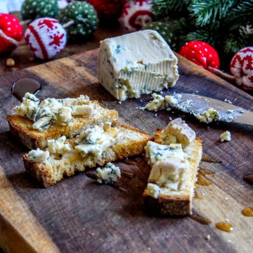 If you're hosting a quick shindig or a perfectly planned party, these last minute holiday party apps are so simple it feels like cheating!