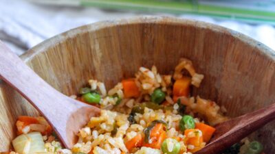 Up your dinner game with easy weeknight kimchi fried rice! Made with garlic, onions, ginger, kimchi, peas and whatever leftover vegetables you've got on hand.